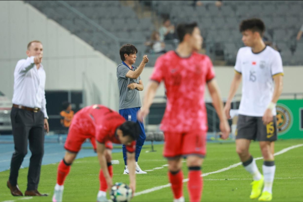 通弘网  又输了0-3, 中国队东亚杯首秀, 新帅首败, 韩国队爆发3球首胜